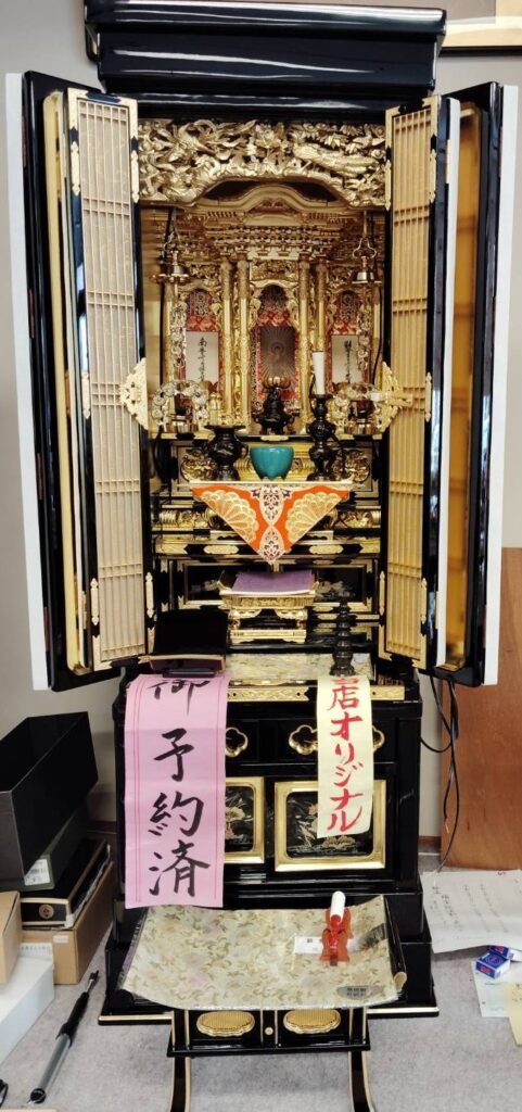 【商品紹介】当店で大変好評のコンパクトな金仏壇をご紹介します