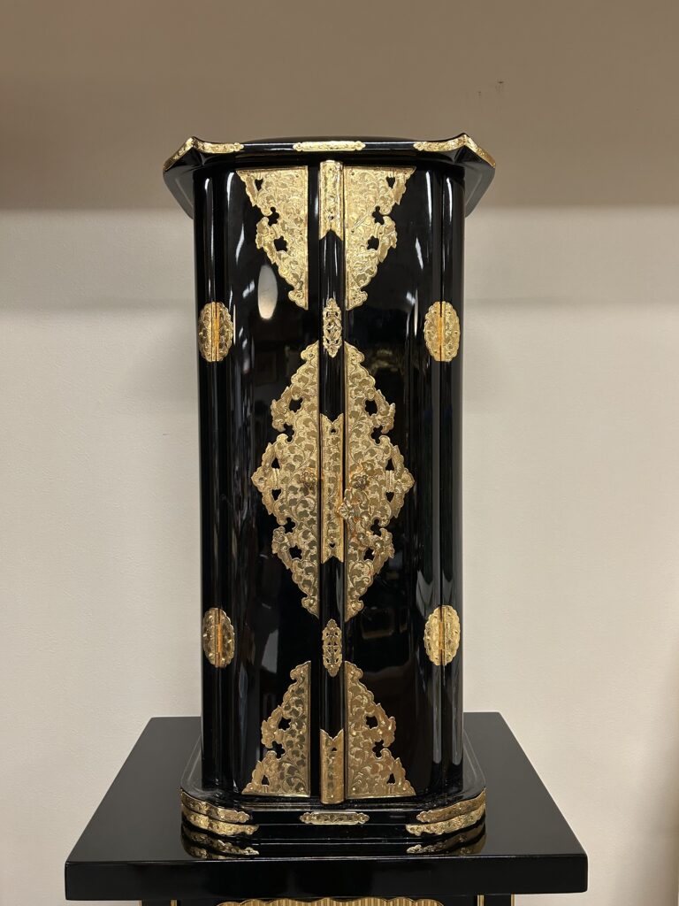 明治初期に作成されたお厨子の修復が完成しました。