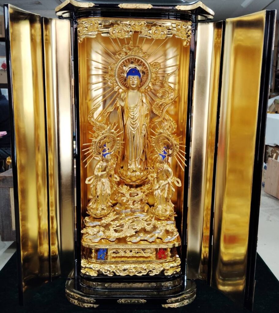 【寺院施工】東京の寺院様の阿弥陀三尊仏の修復が完成しました！